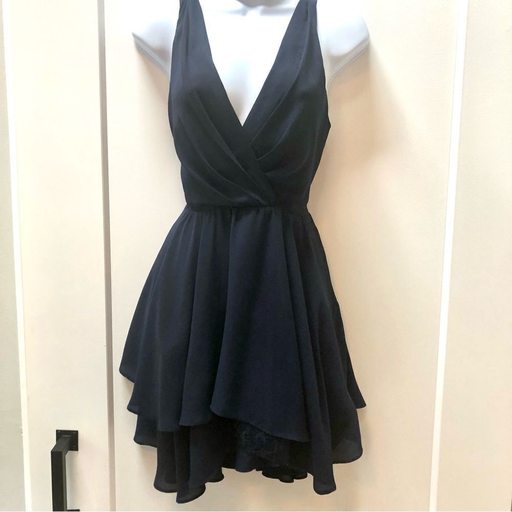 BCBG Generation navy‎ blue layered lace back cocktail dress woman’s size 2